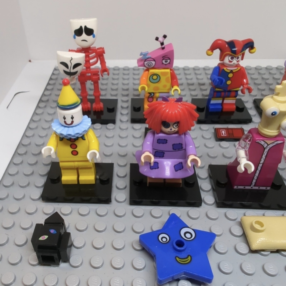 8 Minifigures- The Amazing Digital Circus Building Block Toy Set - Picture 2 of 3